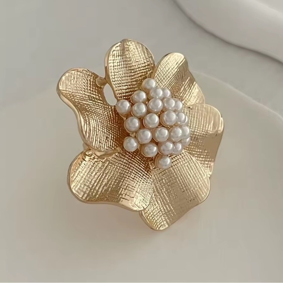 Anthropologie Flower Gold Pearl Adjustable Ring - Picture 2 of 4